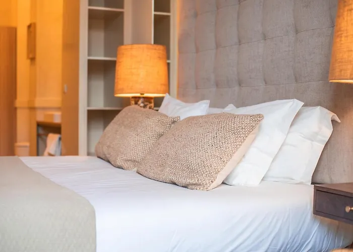 Paraiso Garden Suite--- Spacious & Downtown