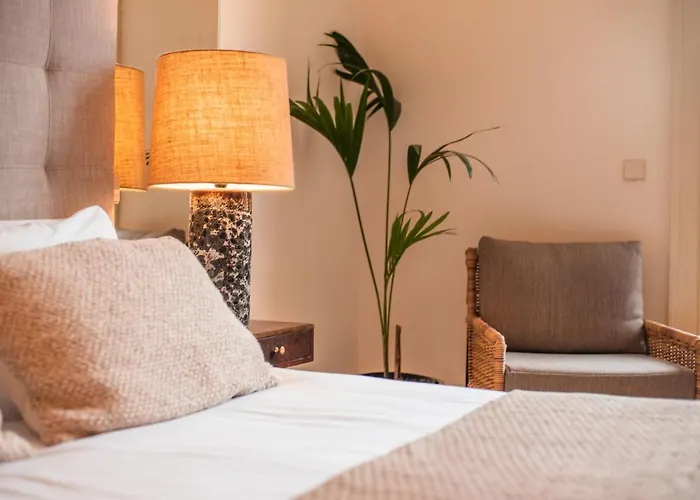 Paraiso Garden Suite--- Spacious & Downtown